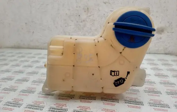 Seat Exeo (3R) Coolant expansion tank/reservoir 8E0121403