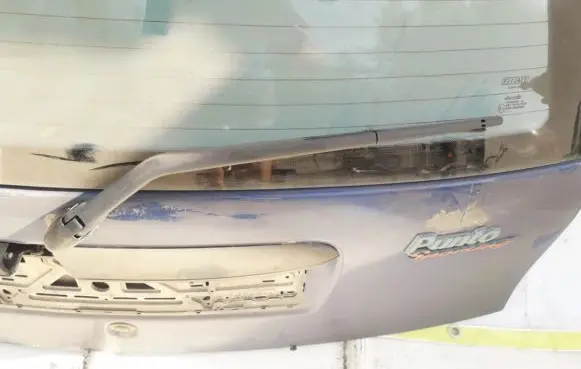 Fiat Punto (176) Rear wiper blade arm
