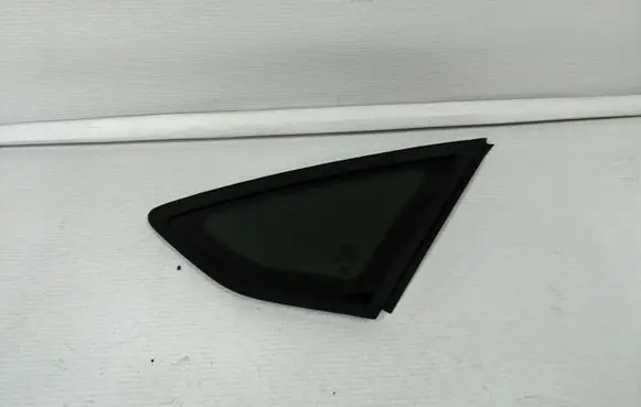 Ford Focus ST Rear side window J008436