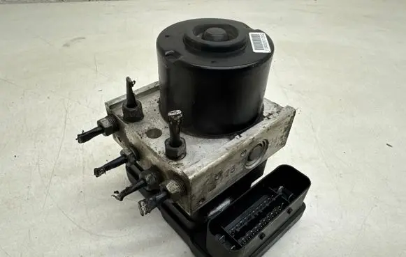 Ford Focus ABS Pump 3M512M110CA