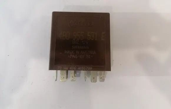 Audi A6 S6 C5 4B Window wiper relay 4B0955531E