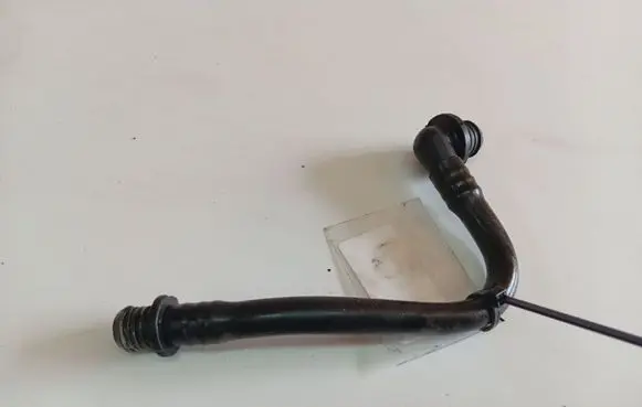 Volkswagen PASSAT B5 Fuel line pipe 