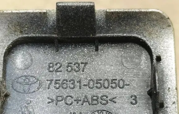 Toyota Avensis T270 Roof bar rail cover 7563105050