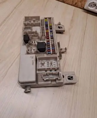 Volvo V50 Fuse module 8690719 519096119 00146746