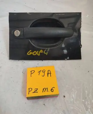 Volkswagen Golf IV Front door exterior handle 8974646