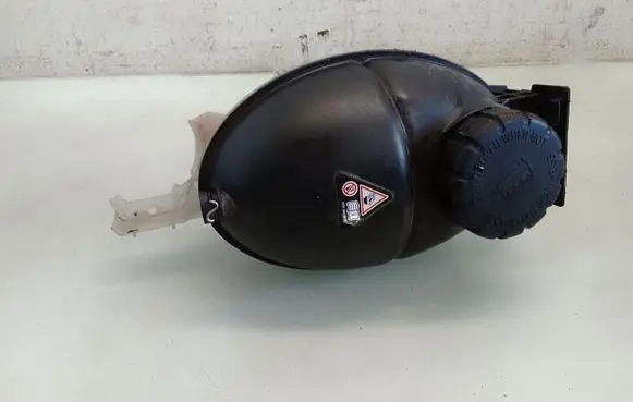 Mercedes-Benz E W212 Coolant expansion tank/reservoir A2045000549