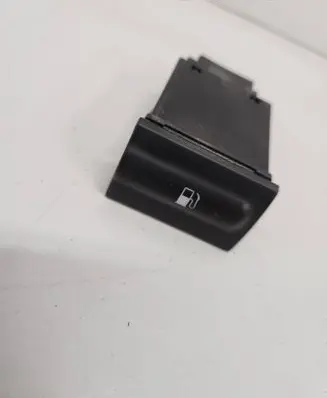 Skoda Octavia Mk1 (1U) Fuel tank opening switch 