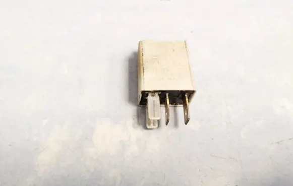 Volkswagen PASSAT B6 Other relay 1K0951253