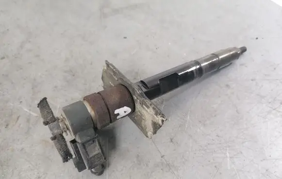 Audi A8 S8 D3 4E Fuel injector 057130277M