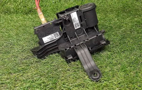 Audi A4 S4 B9 Current control relay 8W0941823F 8W0941824AS