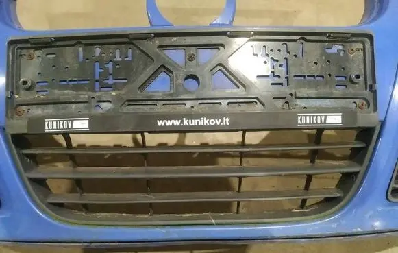 Volkswagen Polo IV 9N3 Front bumper lower grill