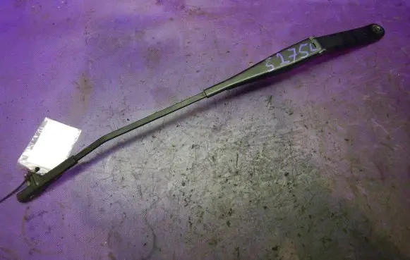 Front wiper blade arm