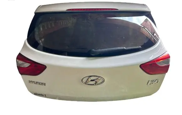 Hyundai i30 Rear windscreen sun blind/shade 