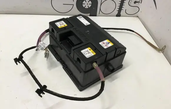 Volkswagen Touareg III Voltage converter inverter 4M0915169H