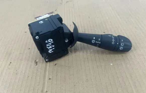 Renault Clio IV Wiper control stalk 10670323