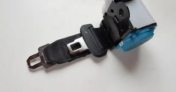 Middle seatbelt (rear)