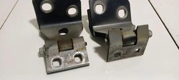BMW X3 E83 Front door hinge set A046574