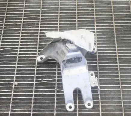 Audi A4 S4 B9 8W Engine mounting bracket 8W0199308A