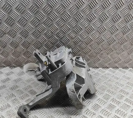 Mercedes-Benz CLA C118 X118 Engine mount bracket A2472402800