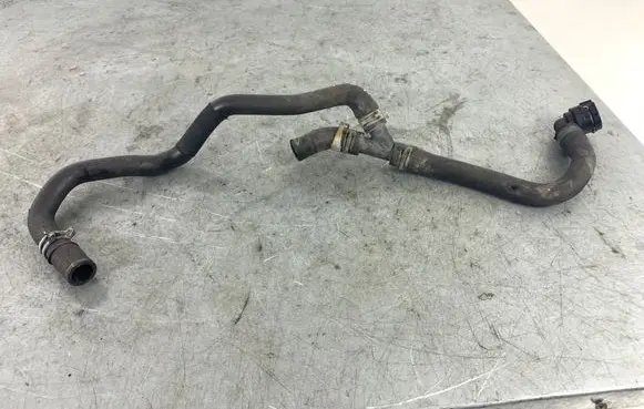 Volkswagen Golf VII Engine coolant pipe/hose