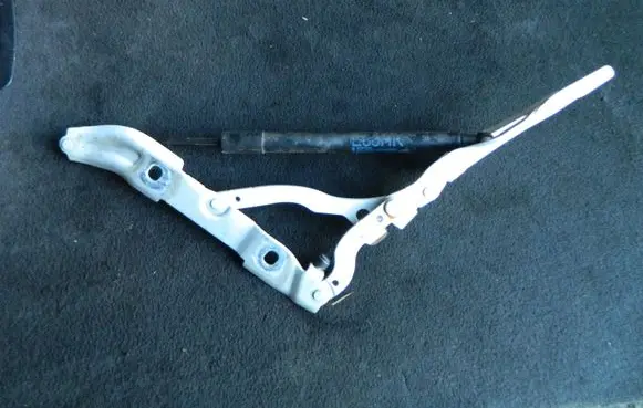 BMW 1 E82 E88 Tailgate/trunk/boot hinge 7166752