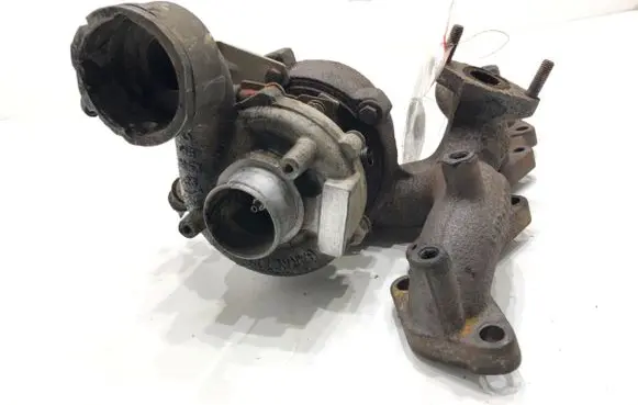 Volkswagen PASSAT B6 Turbo 03G253010J