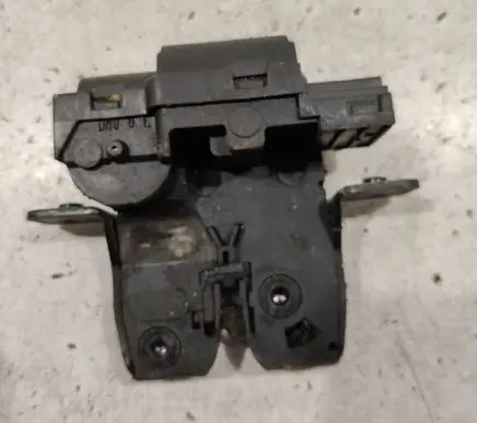 Renault Laguna II Tailgate/trunk/boot lock/catch/latch 8200257615