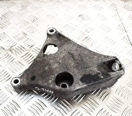 BMW 1 F20 F21 Engine mounting bracket 6788611