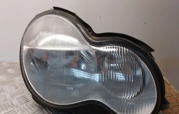 Mercedes-Benz C W203 Headlight/headlamp A2038200261