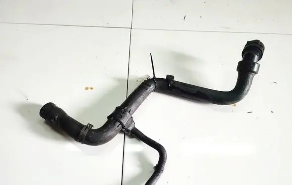 Engine coolant pipe/hose