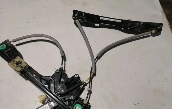 Ford Fusion II Front door window regulator with motor C03712103 DS73F23200BD