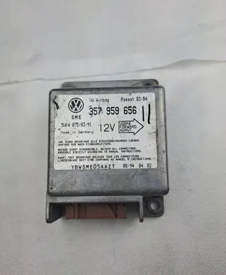 Volkswagen PASSAT B4 Airbag control unit/module 357959656 5WK40758391