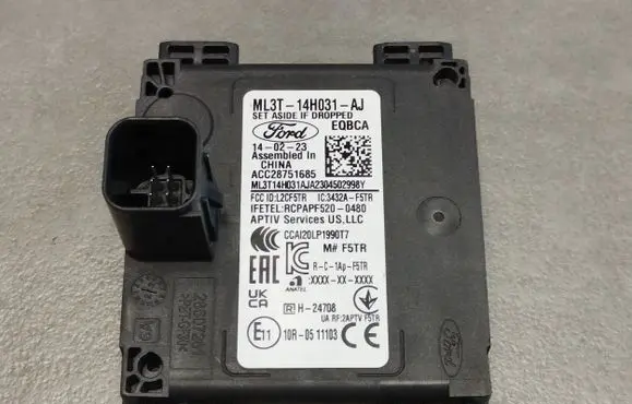 Volkswagen Amarok II Blind spot module ML3T14H031AJ ACC28751685