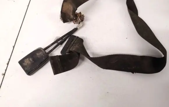 Middle seatbelt buckle (rear)