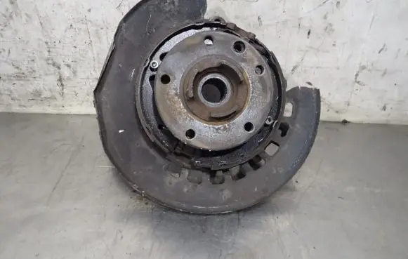 Volkswagen Touareg I Stub axle 