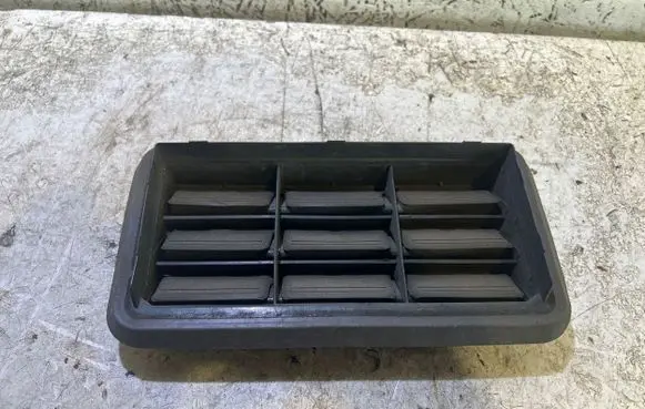 Dodge Challenger Quarter panel pressure vent 05058636