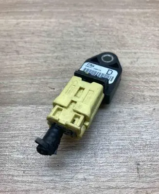 Toyota Corolla Verso AR10 Airbag deployment crash/impact sensor 898310W010 096614096A DF1