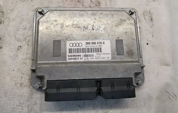 Audi A4 S4 B5 8D Engine control unit/module 3B0906018G 5WP4007201 0S34A0007