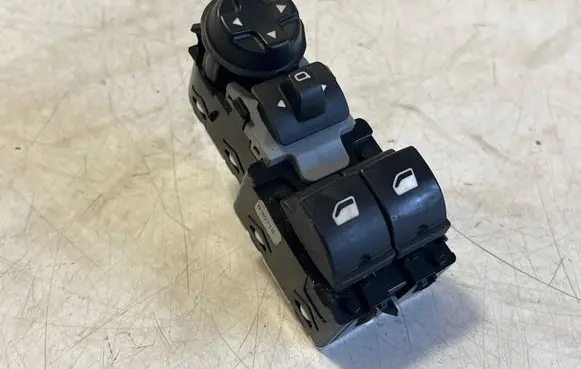 Peugeot Expert Electric window control switch 96783350ZD