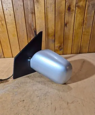 Toyota Yaris Front door electric wing mirror E1010673