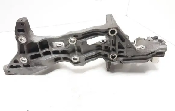 Volkswagen PASSAT B8 A/C compressor mount bracket 04L903143DE