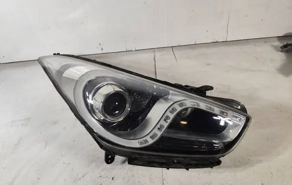 Hyundai i40 Headlight/headlamp 921023Z090 921023Z095
