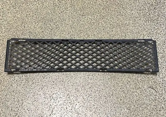 BMW 7 E65 E66 Front bumper lower grill 51117135573