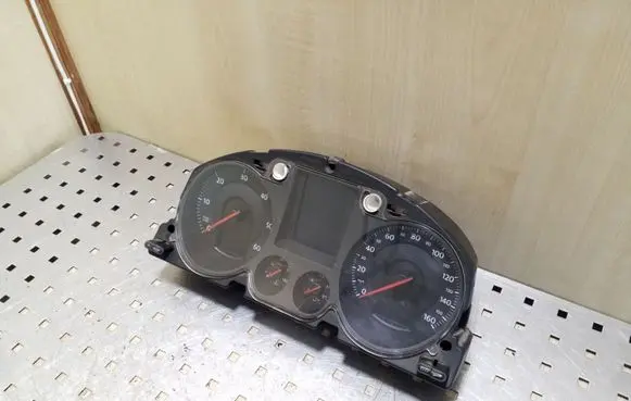 Volkswagen PASSAT B6 Speedometer (instrument cluster) 3C0920970G