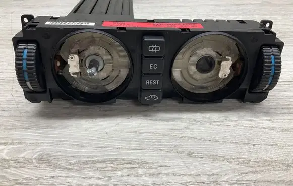 Mercedes-Benz C W202 Climate control unit 2028300685