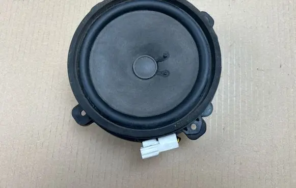 Chevrolet Captiva Front door speaker 96673539