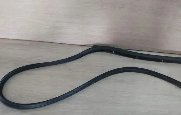 Toyota Yaris Cross Rubber seal sliding door (on door) 