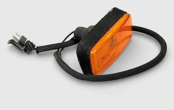 Chevrolet Tahoe Front fender indicator light 15999784