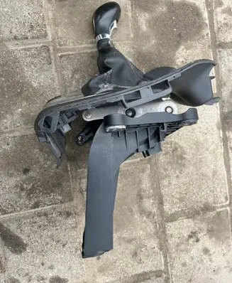 Opel Meriva B Gear shifter/selector 8126300250