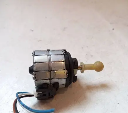 Headlight level adjustment motor